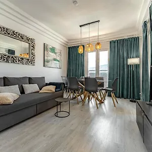 Beautiful 2 Bedroom Vista Del Mar Apartment